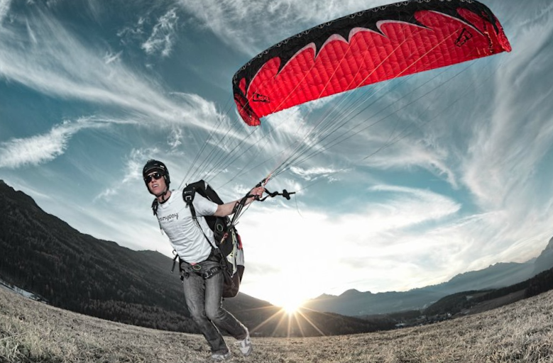 <span style="font-weight: bold;">ПАРАПЛАНЕРНАЯ ШКОЛА</span>